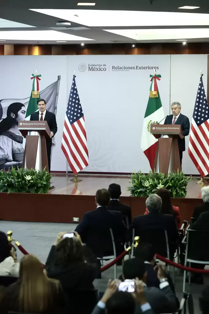 durante la conferencia conjunta entre Marco Rubio y Juan ramon de la Fuente se reafirmo el compromiso de trabajar de manera conjunta y respetuosa contra los carteles narcoterroristas
