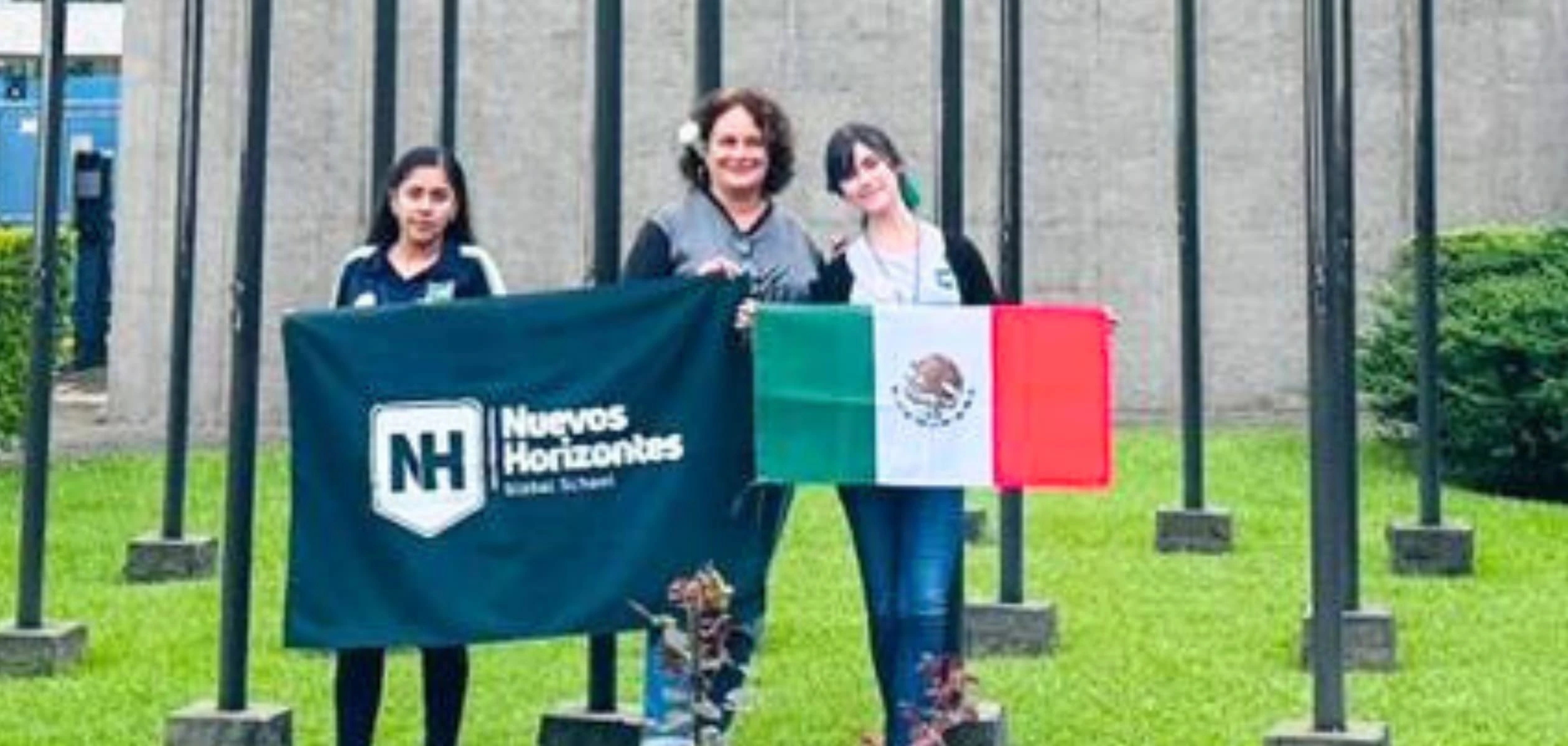 Reggina Chacón y Betzaida Delgado ganan oro en INFOMATRIX Latinoamérica 2025 con su proyecto sobre salud mental, representando a Aguascalientes y a México.