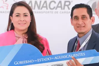 Tere Jiménez entregó un simulador electrónico y un tractocamión al Cecati No. 28 para fortalecer la capacitación de operadores del transporte en Aguascalientes