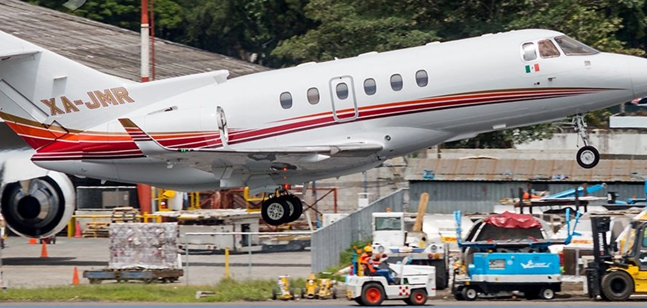 Avión ejecutivo propiedad de la empresa JMRomo. La esposa de Paco Del Moral relató: "Vivía para volar. Era un apasionado". Foto: JLMNoticias / Especial.