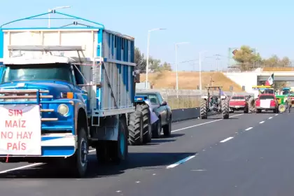 Imagen del bloqueo de los Agricultores en León, Guanajuato. Foto: JLMNoticias / Agencia El Universal.