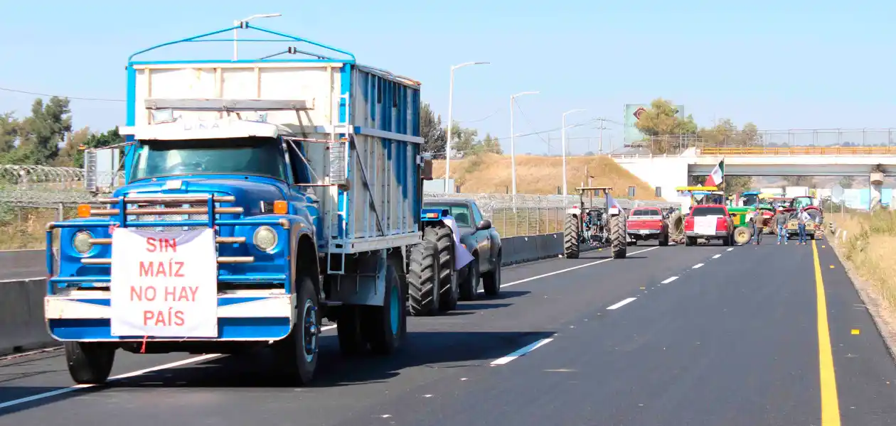 Imagen del bloqueo de los Agricultores en León, Guanajuato. Foto: JLMNoticias / Agencia El Universal.