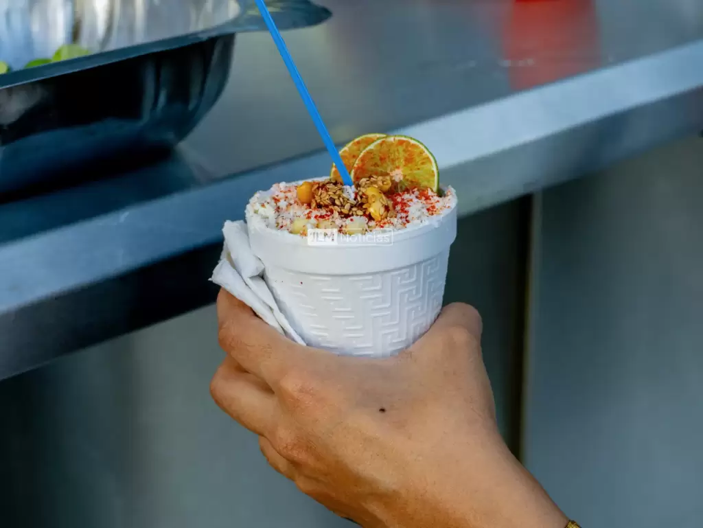 Elote en vaso mejor conocido como "Chasca"/Fotografía especial de JLMNoticias.