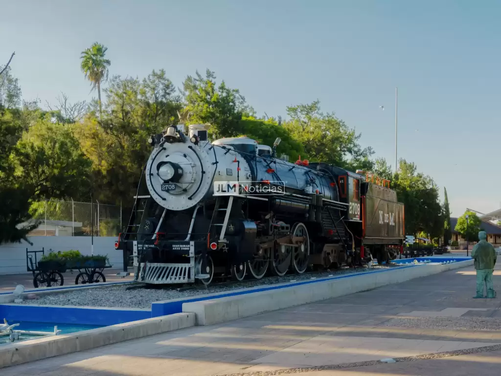 Ferrocarril ubicado en complejo tres centurias.