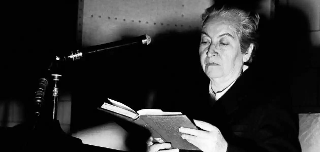 Gabriela Mistral. Hoy en el Día de la Escritora, recordamos a la chilena y cuatro escritoras más. Foto: JLMNoticias / Especial.