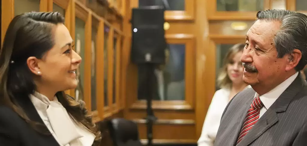 Tere Jiménez recibe reconocimiento por promover el uso responsable del agua y modernizar la infraestructura hídrica en Aguascalientes.
