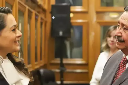 Tere Jiménez recibe reconocimiento por promover el uso responsable del agua y modernizar la infraestructura hídrica en Aguascalientes.