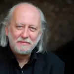 Foto del 11 de julio de 2012 del escritor húngaro Laszlo Krasznahorkai, en su casa en Pilisszentivan, 20 kilómetros al norte de Budapest, Hungría. La Academia Sueca premió el 9 de octubre de 2025 a Laszlo Krasznahorkai con el Premio Nobel de Literatura 2025 por su 'prosa visionaria y apocalíptica'. Foto de JLMNoticias / EFE/ EPA/ Gyula Czimbal.