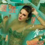 Portada del álbum "The Life of a Showgirl", de Taylor Swift. Taylor Swift vuelve al centro del espectáculo en 'The Life of a Showgirl