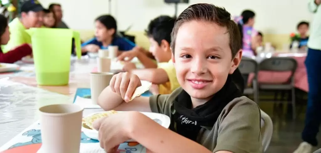 El DIF Estatal entregó apoyos alimenticios a 235 comedores en Aguascalientes, beneficiando a más de 15 mil personas con alimentos sanos y nutritivos.