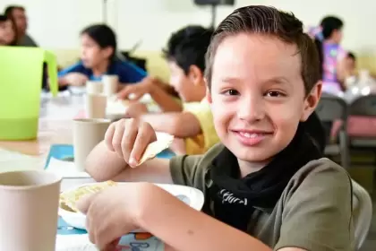 El DIF Estatal entregó apoyos alimenticios a 235 comedores en Aguascalientes, beneficiando a más de 15 mil personas con alimentos sanos y nutritivos.