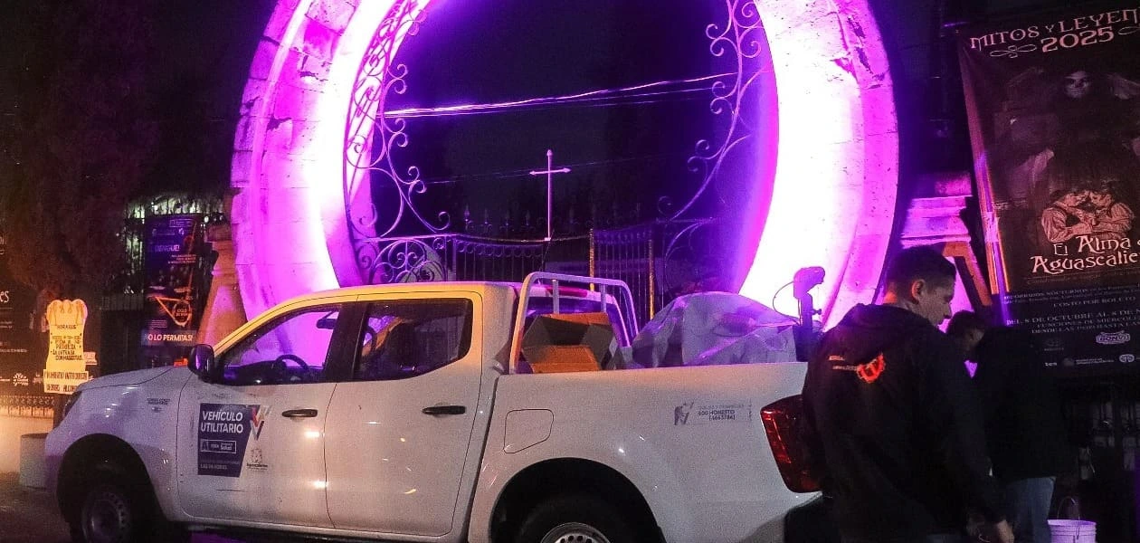 El Gobierno de Aguascalientes refuerza la prevención del dengue con termonebulización y control larvario en panteones durante las celebraciones del Día de Muertos.