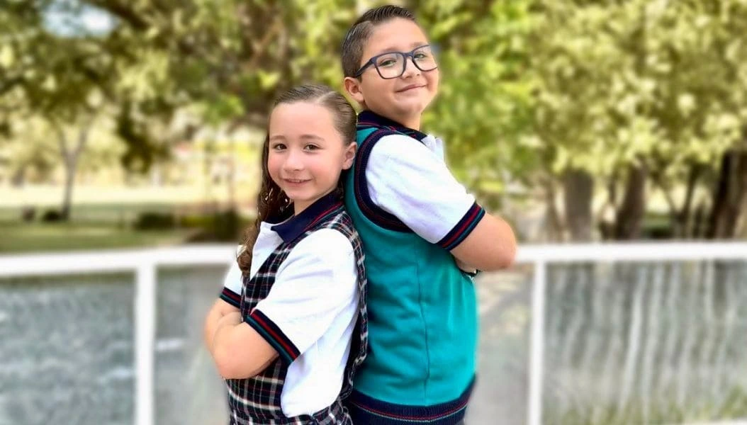 Ian y Ania, de 11 y 8 años, ganaron la Olimpiada Internacional de Tecnología 2025 por sus proyectos que promueven valores y creatividad desde Aguascalientes.