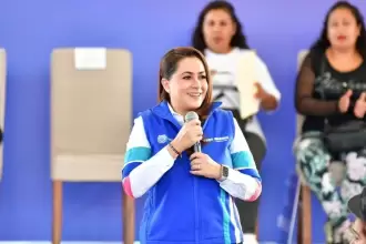 Tere Jiménez entregó apoyos a 900 familias de San Francisco de los Romo para mejorar sus viviendas y fortalecer la calidad de vida en Aguascalientes.