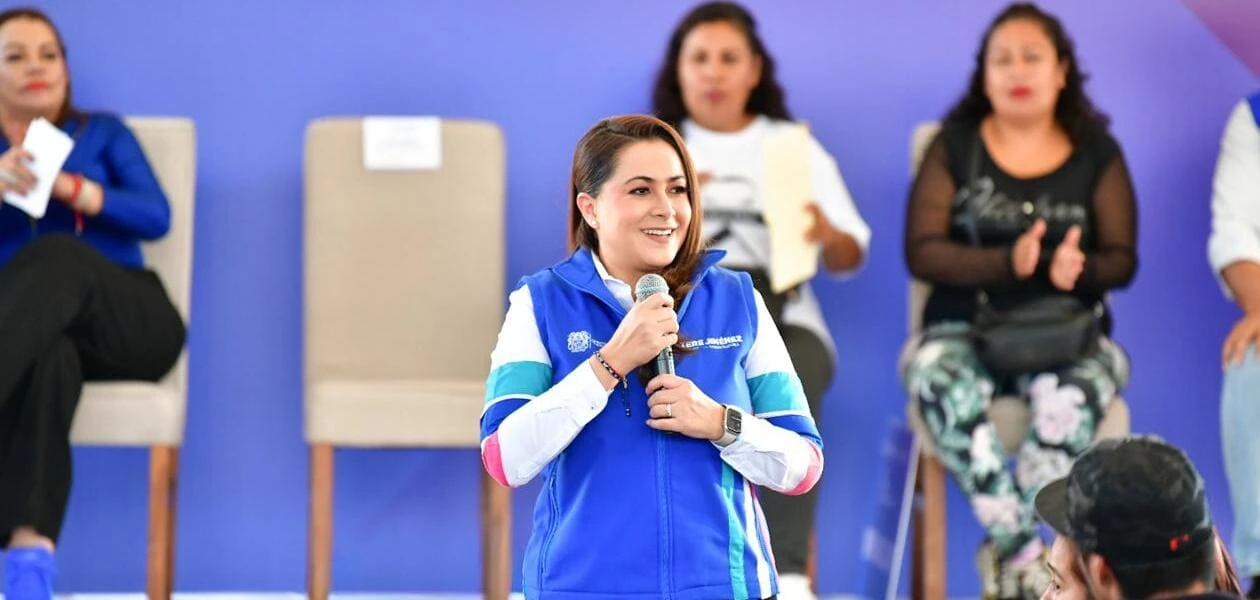 Tere Jiménez entregó apoyos a 900 familias de San Francisco de los Romo para mejorar sus viviendas y fortalecer la calidad de vida en Aguascalientes.