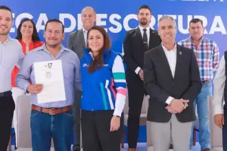 Tere Jiménez entregó escrituras a 200 familias del fraccionamiento Benito Juárez en Calvillo, otorgándoles certeza jurídica sobre su patrimonio.