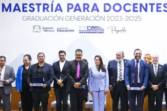 Tere Jiménez encabezó la graduación de la primera generación de maestría del CAM, un logro que simboliza vocación, esfuerzo y amor por la educación.
