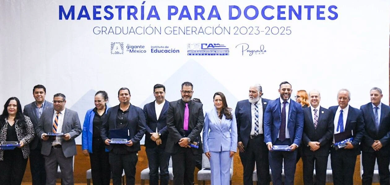 Tere Jiménez encabezó la graduación de la primera generación de maestría del CAM, un logro que simboliza vocación, esfuerzo y amor por la educación.