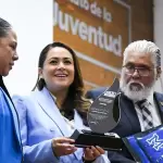 Tere Jiménez encabezó la graduación de 30 docentes del CAM, fortaleciendo la formación profesional y la educación de calidad en Aguascalientes.