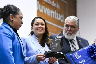 Tere Jiménez encabezó la graduación de 30 docentes del CAM, fortaleciendo la formación profesional y la educación de calidad en Aguascalientes.