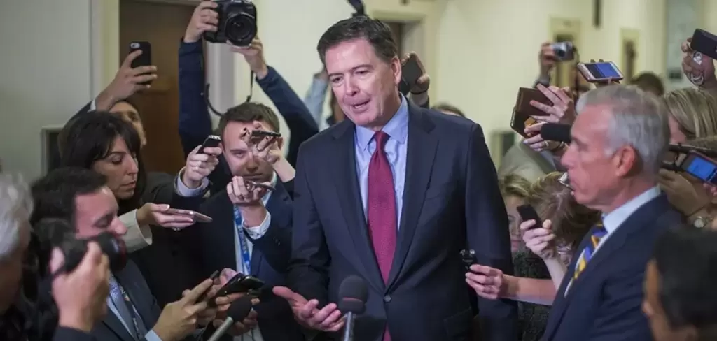 Exdirector del FBI James Comey