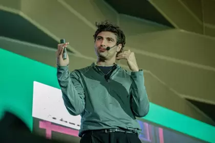 Emilio Antún conferencia en Aguascalientes, en el Global Changers Wellness Expo & Summit. Foto: JLMNoticias / Cecilia Ruiz.