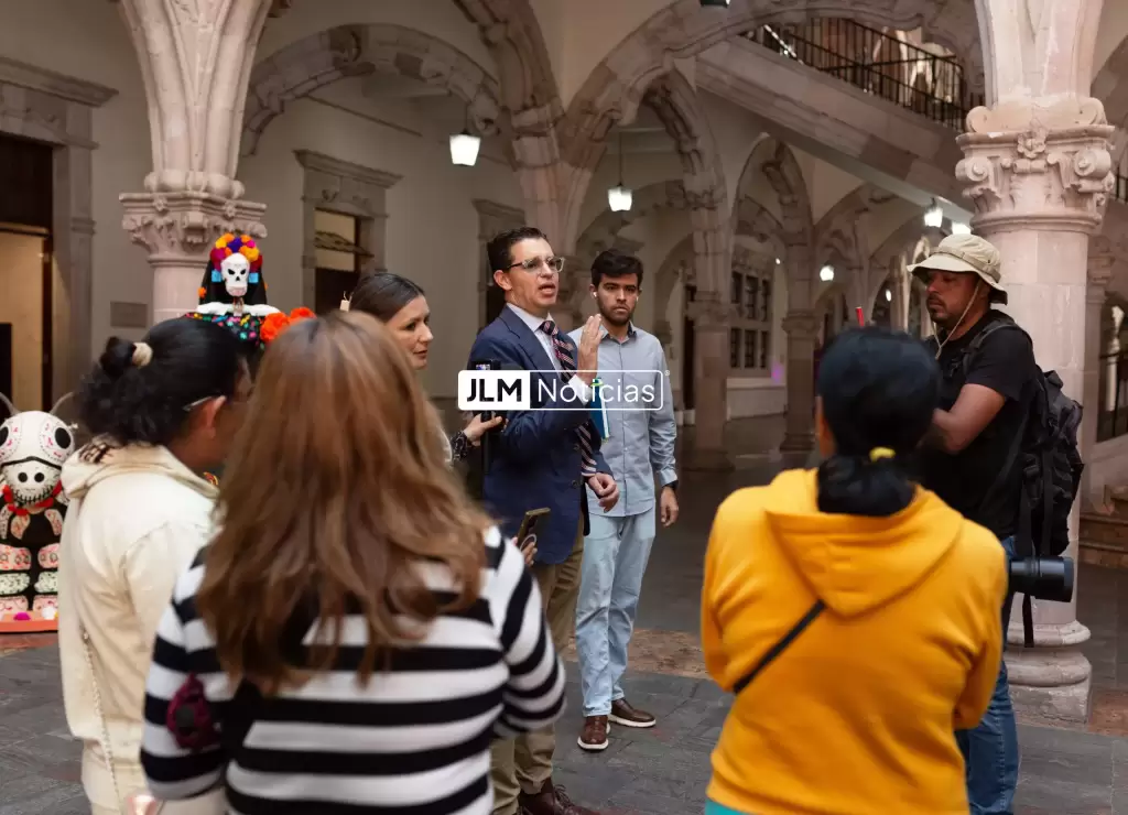 Personas se manifestaron afuera de palacio de gobierno para exigir investigaciónes de las extorsiones dentro del penal.