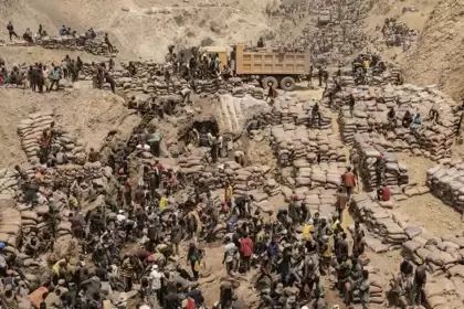 Murieron 32 mineros en Congo tras colapso de puente improvisado