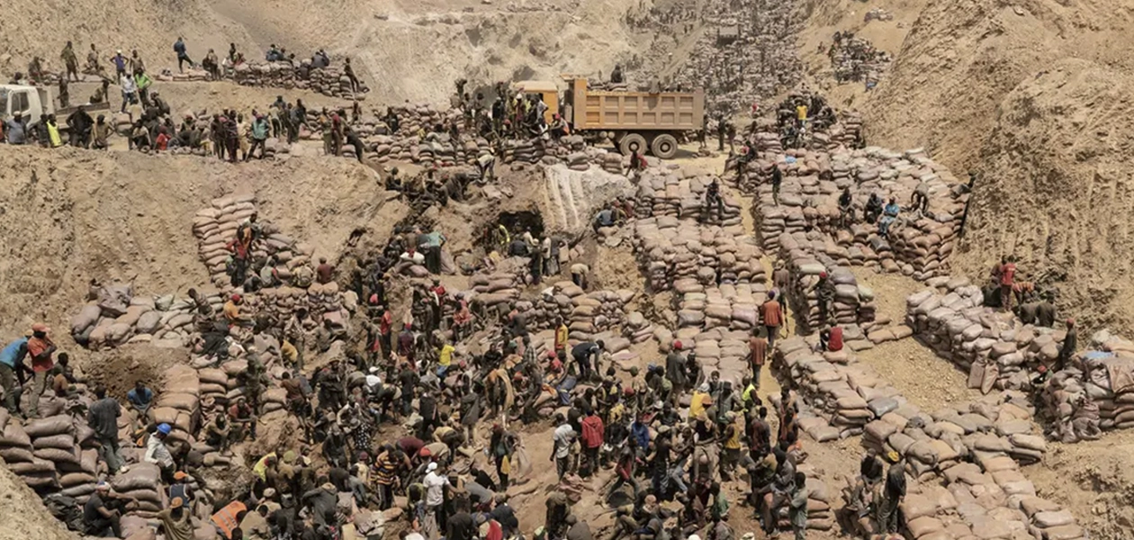 Murieron 32 mineros en Congo tras colapso de puente improvisado