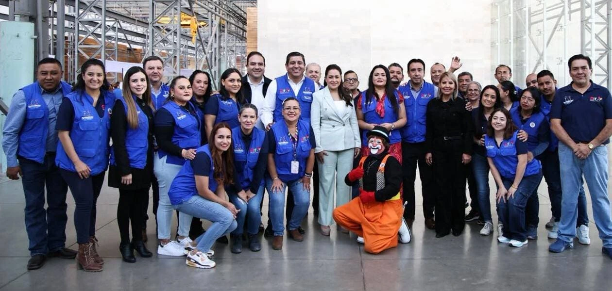 La gobernadora Tere Jiménez entregó mobiliario a 86 comedores y reconoció a más de 300 personas capacitadas en salud y desarrollo comunitario.