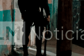 Imagen de la escena acordonada en San José de Gracia tras el feminicidio de una joven de 22 años, asesinada por su expareja pese a contar con una orden de restricción. Foto: JLMNoticias / Especial / Kaos Policíaco / Héctor Almeida