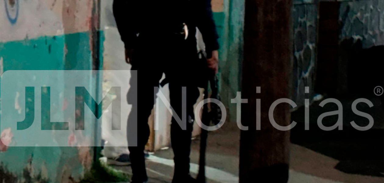 Imagen de la escena acordonada en San José de Gracia tras el feminicidio de una joven de 22 años, asesinada por su expareja pese a contar con una orden de restricción. Foto: JLMNoticias / Especial / Kaos Policíaco / Héctor Almeida