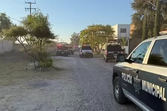 Paramédicos atienden a tres hombres intoxicados en Cotorinas, Aguascalientes.