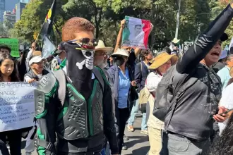 Marcha de la Generación Z avanza por Reforma rumbo al Zócalo en un día de caos en CDMX