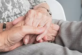 Informe de la OCDE expone el rezago de México en salud.