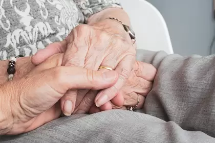 Informe de la OCDE expone el rezago de México en salud.