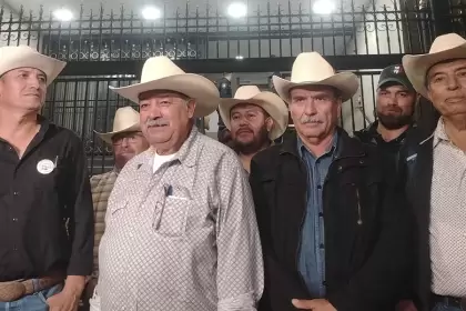 Productores bloqueando carreteras en protesta por la nueva Ley de Aguas en México