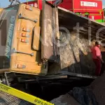 Socavón en La Florida donde un camión cayó por el colapso del pavimento