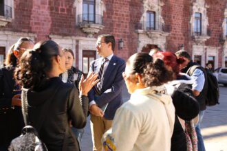 Solo 7 personas se manifestaron afuera de palacio de gobierno para exigir investigaciónes de las extorsiones dentro del penal.