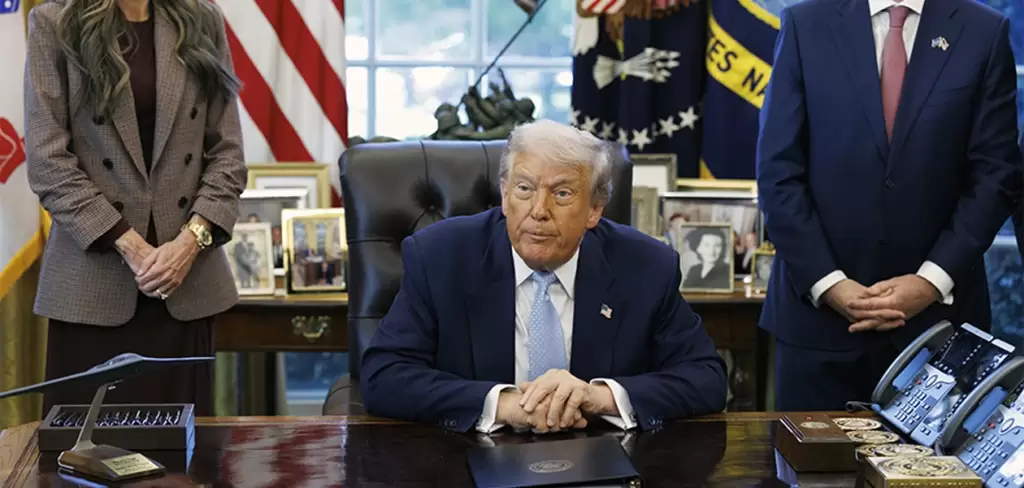 Trump hablando en conferencia sobre posibles acciones contra México