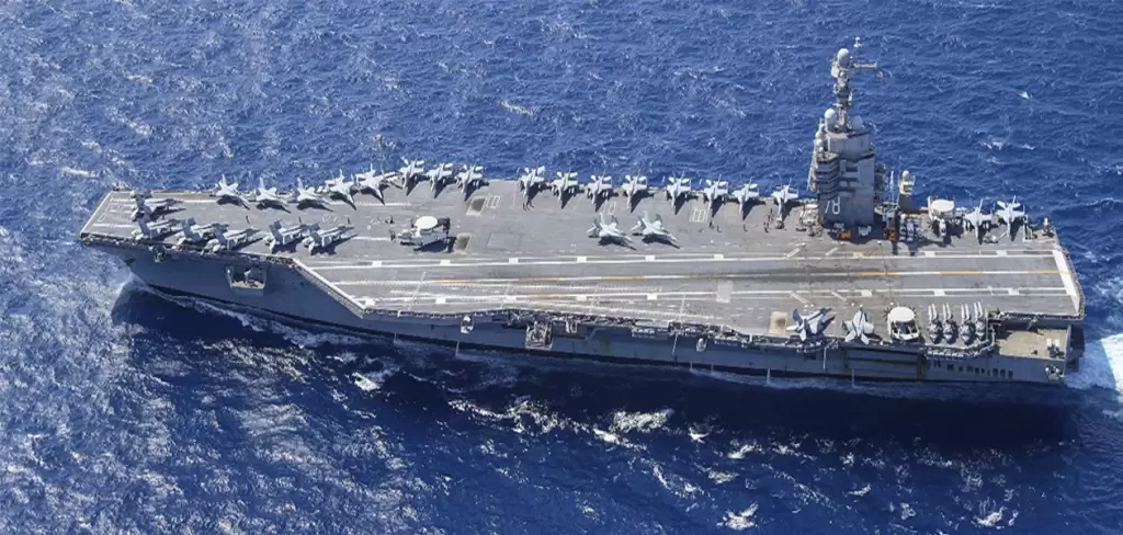 USS Gerald R. Ford, el portaaviones más grande del mundo, en el Caribe.