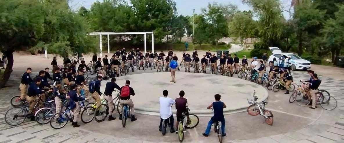 Explora El Caracol en el Parque El Cedazo: túneles, leyendas de bandidos y gigantes prehistóricos te esperan en una aventura única en Aguascalientes.