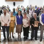 DIF Estatal entrega 400 prótesis dentales mediante el programa “Sonrisas Gigantes”, apoyando a adultos mayores a recuperar salud, confianza y bienestar.