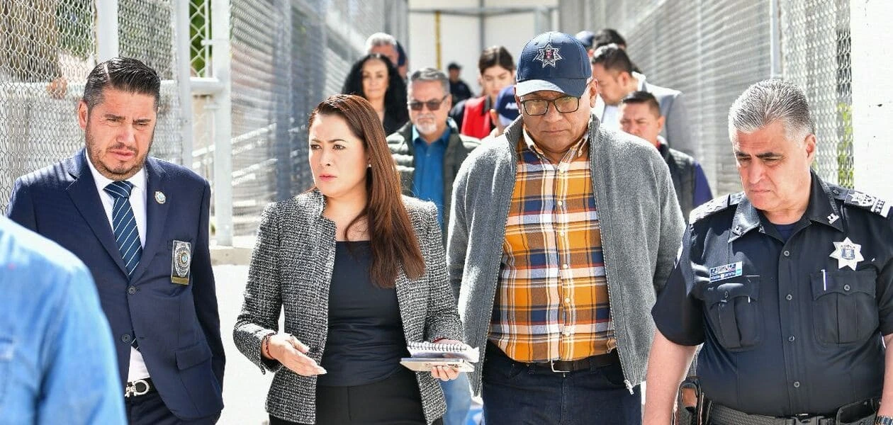 Tere Jiménez realiza un recorrido histórico por el Cereso para Varones, escucha a internos y familiares, y garantiza respeto a los derechos humanos y cumplimiento de la ley.