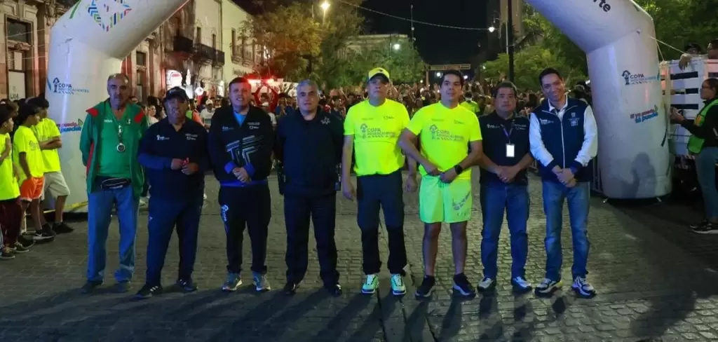 Más de ocho mil personas participaron en la Carrera Nocturna de la Copa Aguascalientes 2025, un evento deportivo y familiar lleno de energía y convivencia.