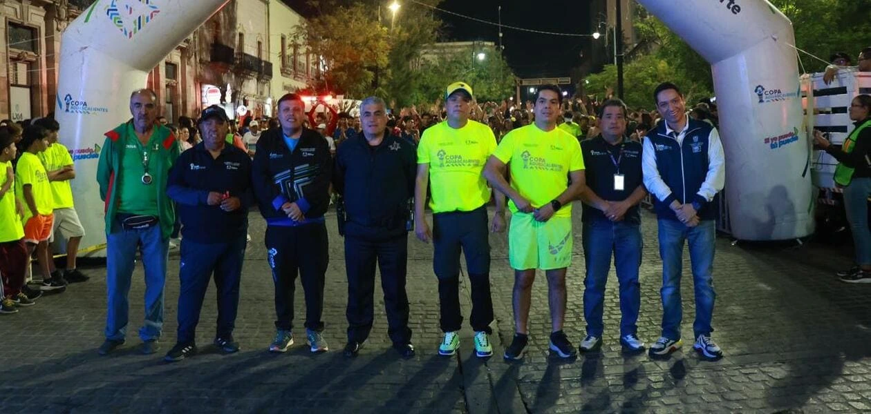 Más de ocho mil personas participaron en la Carrera Nocturna de la Copa Aguascalientes 2025, un evento deportivo y familiar lleno de energía y convivencia.