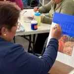 La Estancia de Día Olivares Santana ofrece clases gratuitas de pintura para adultos mayores, promoviendo creatividad, convivencia y bienestar emocional.