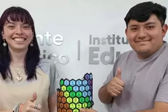 Estudiantes del CETis 80 ganan reconocimiento internacional en INFOMATRIX Argentina 2025 con Jumix Flow, una plataforma educativa innovadora e incluyente.