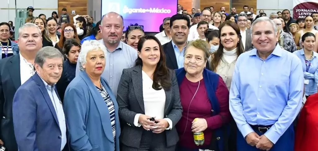 Más de 700 personas recibieron apoyos gratuitos como sillas de ruedas, lentes y prótesis en Aguascalientes, durante una entrega encabezada por la gobernadora Tere Jiménez.