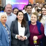 Más de 700 personas recibieron apoyos gratuitos como sillas de ruedas, lentes y prótesis en Aguascalientes, durante una entrega encabezada por la gobernadora Tere Jiménez.